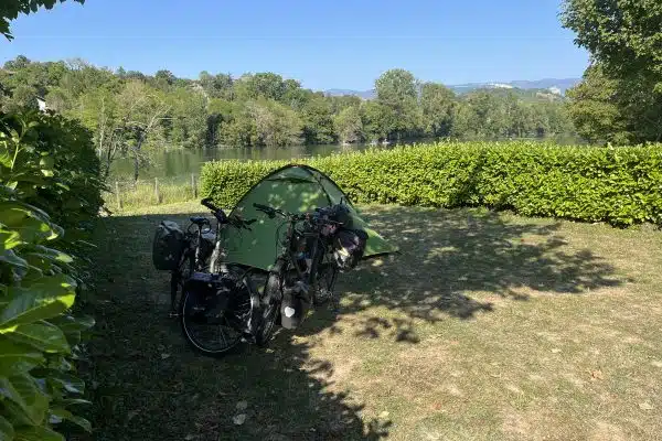 tente-vélo-rivière-cote-vercors